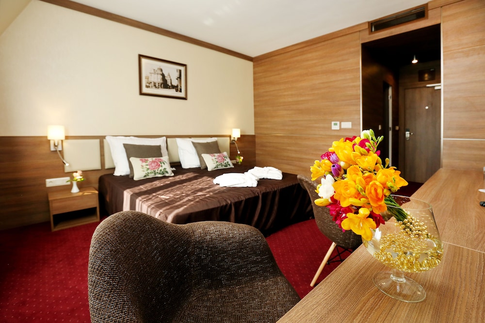 Coop Hotel Sofia 51/69