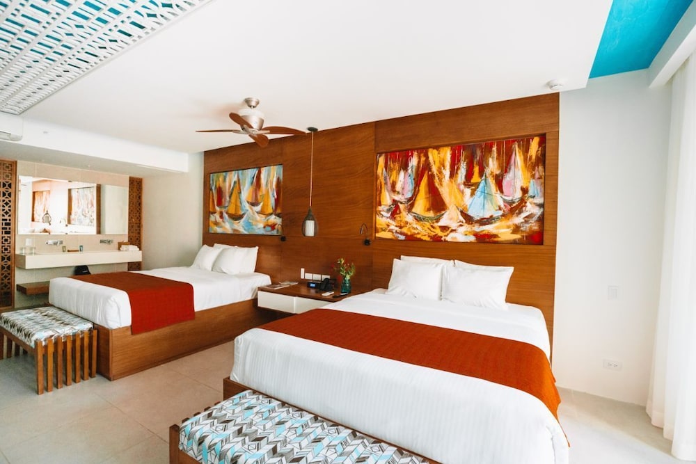 Swim Up, Junior Suite, 2 Queen Beds, Ocean Front