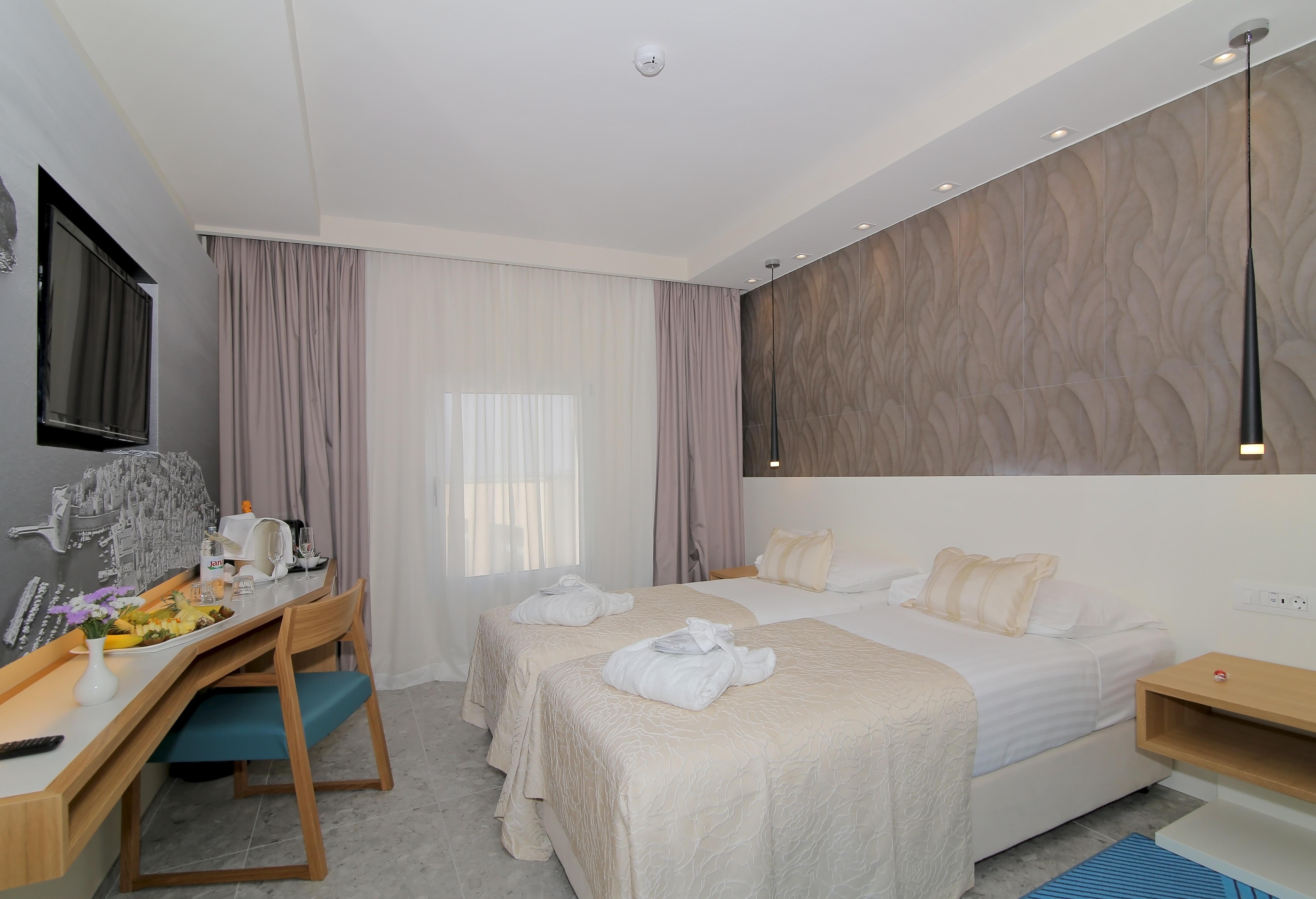 3 Rooms, Classic