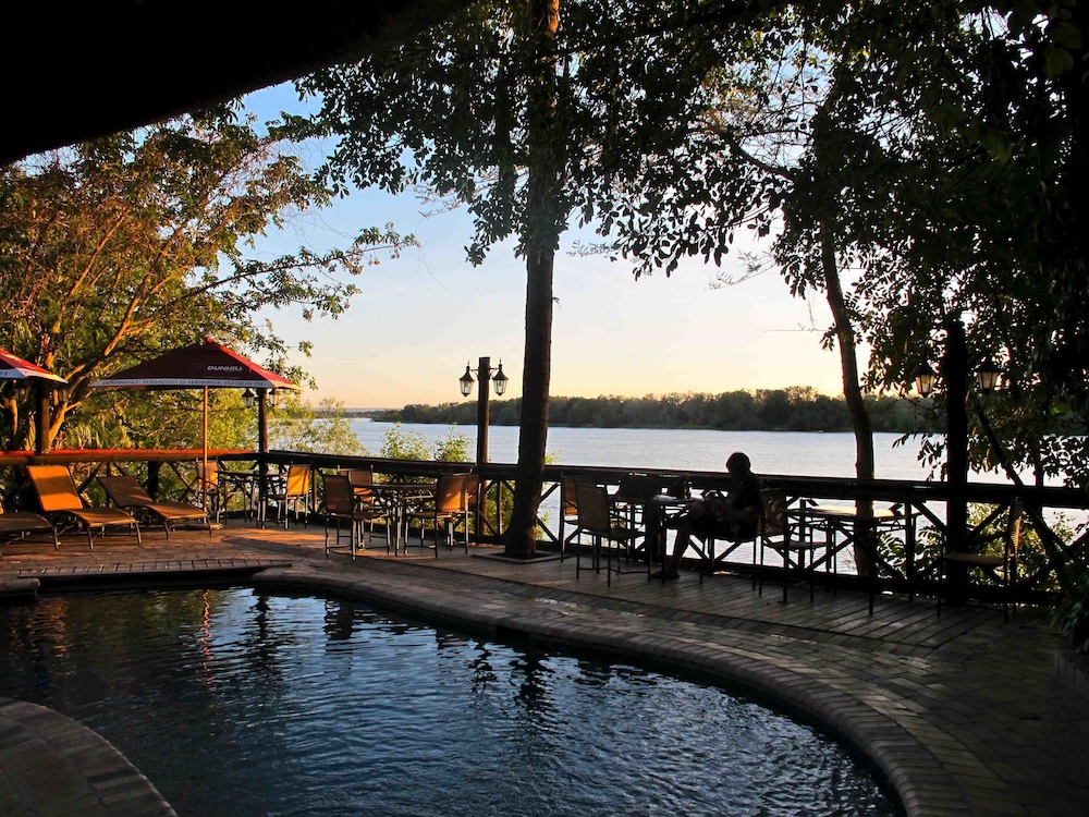 Victoria Falls Waterfront 10/74
