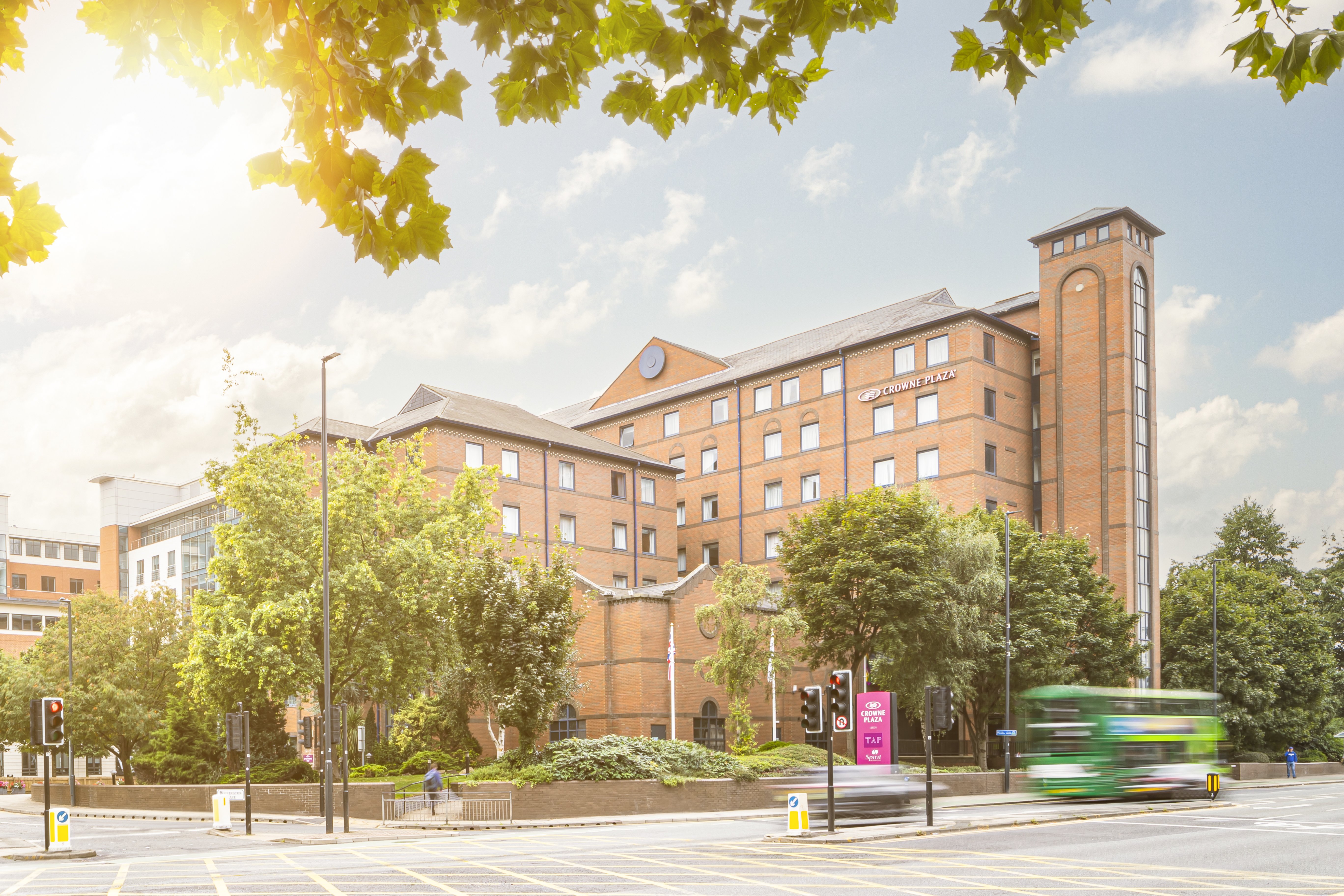 Crowne Plaza Leeds Hotel 46/50