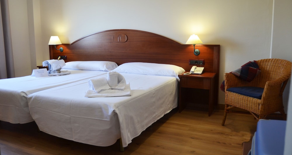 Hotel Reyes Ziries 12/63