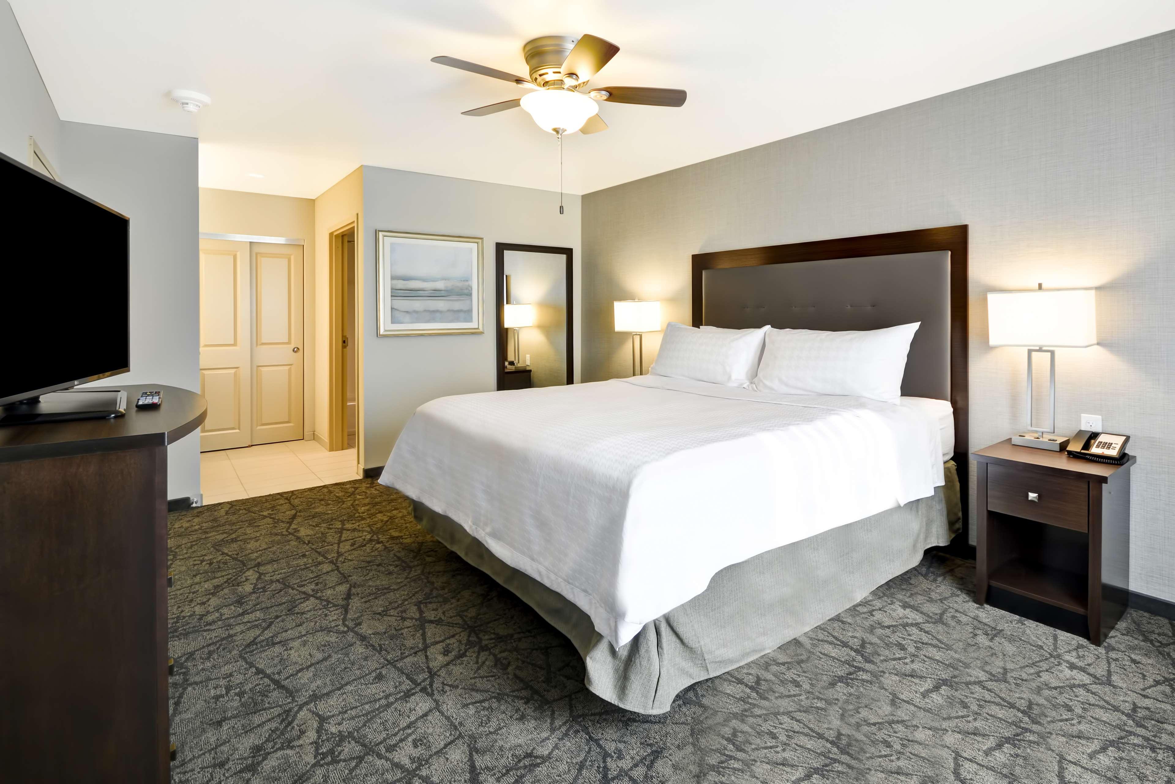 2 BEDROOMS, SUITE, 1 KING OR 2 QUEEN BEDS, 2 BATHROOMS