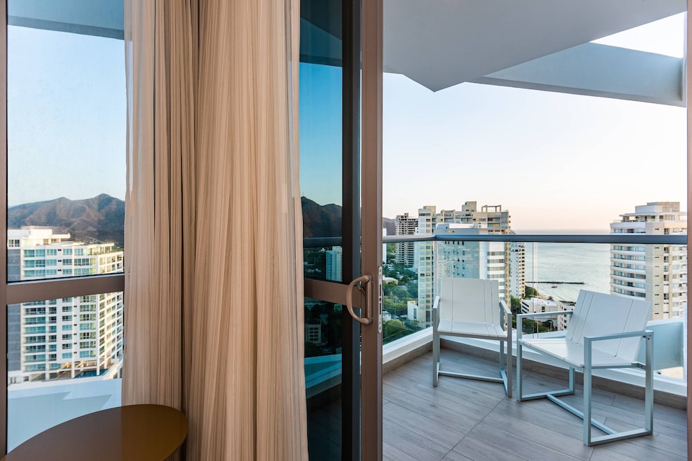 AC Hotel by Marriott Santa Marta 7/65