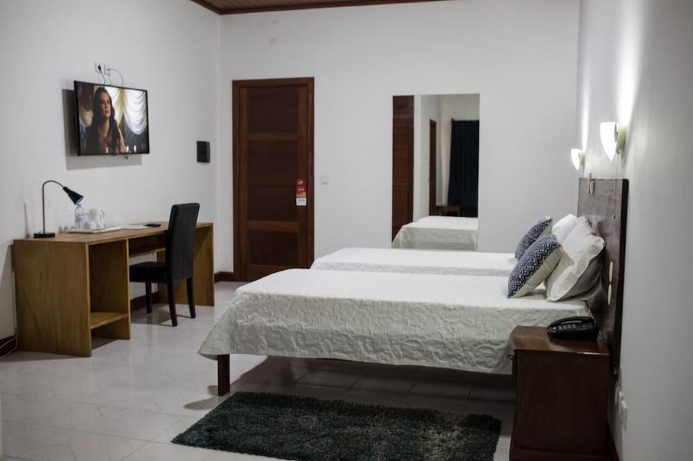 Hotel Praia 12/85