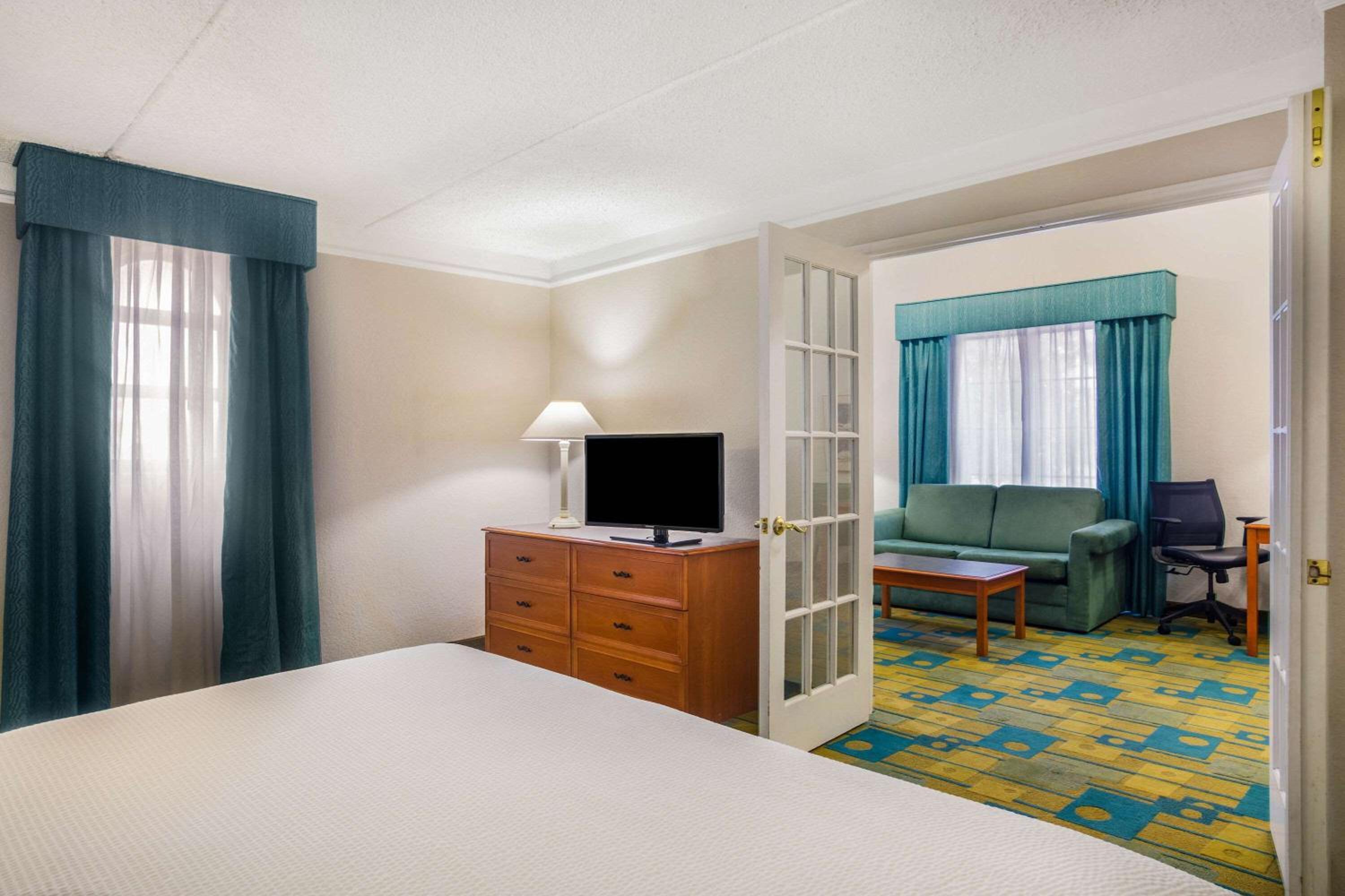 Deluxe, Suite, King Bed, Sofa