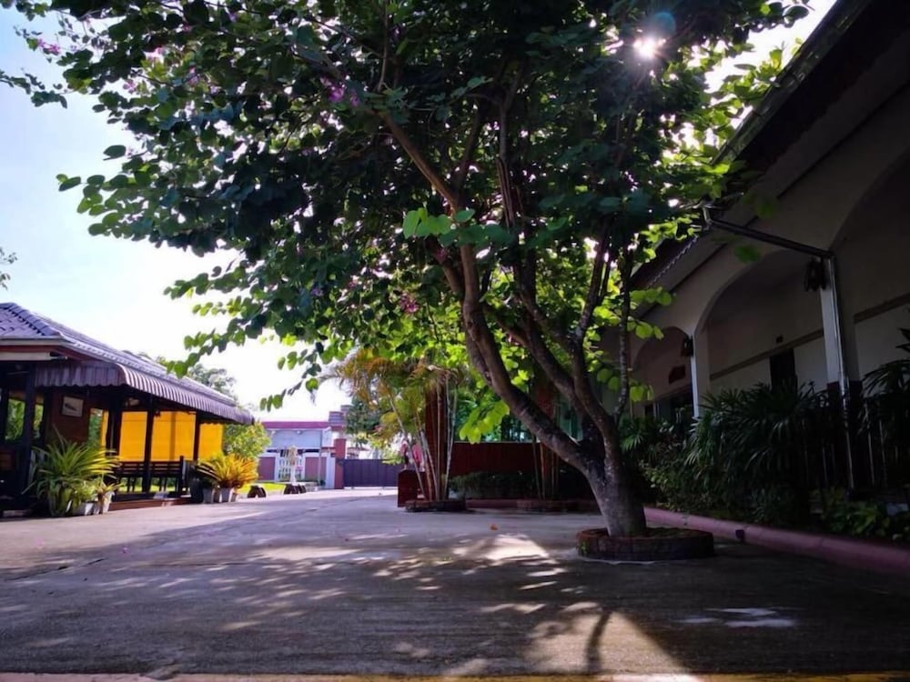 Khum Nakhon Hotel 7/47