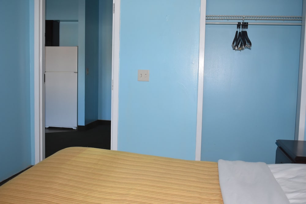 Guest Cottage & Suites 35/60