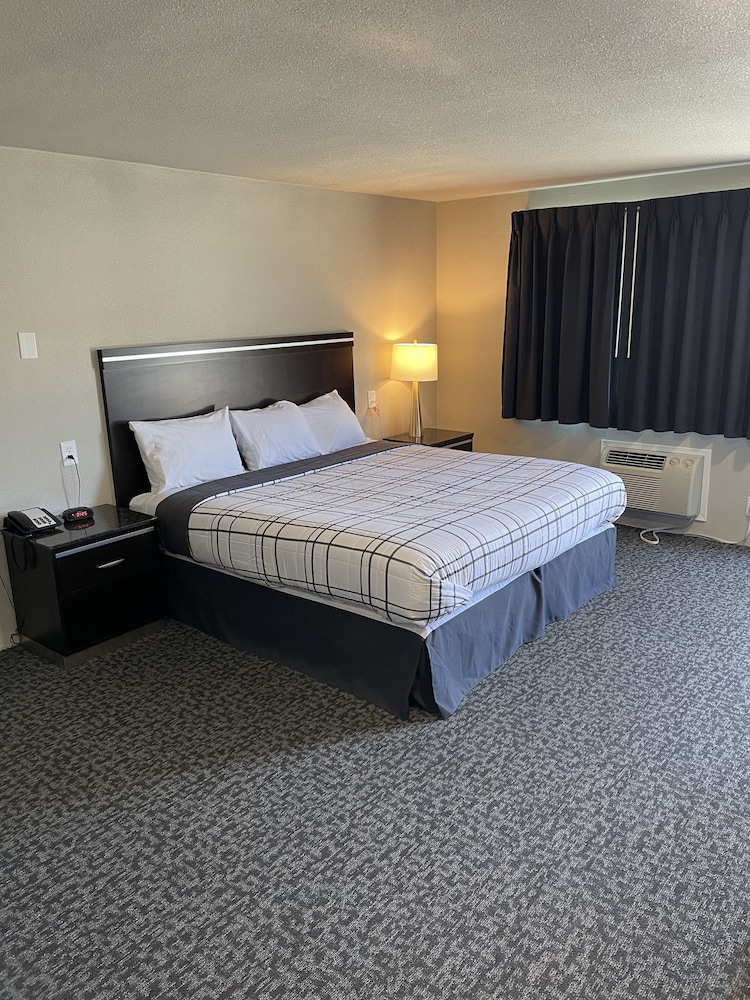 Royal Inn Eugene 8/24