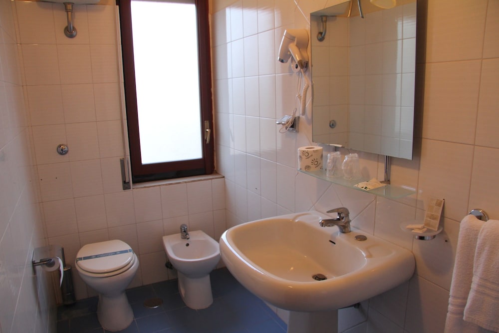 ROOM, SINGLE, DOUBLE BED