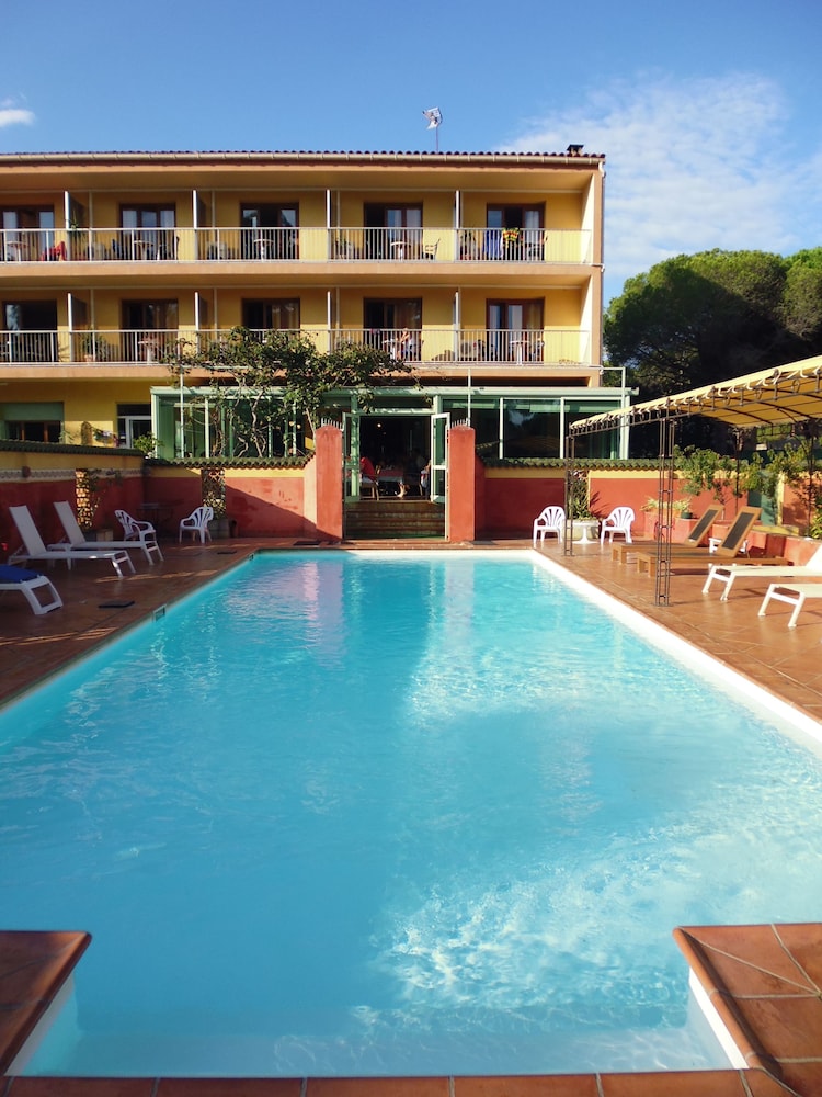 Hotel Cyrnea 12/39