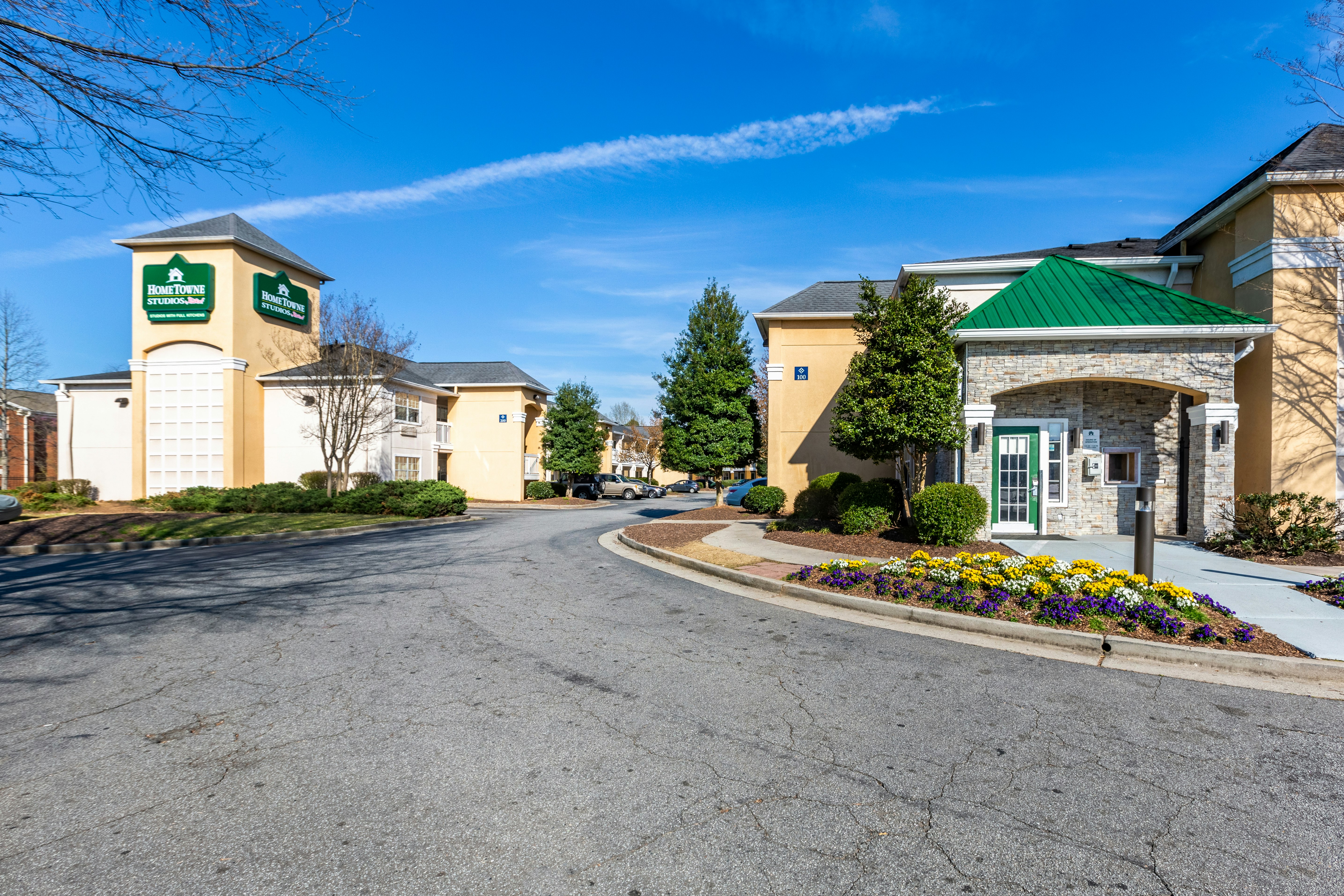 HomeTowne Studios by Red Roof Atlanta NE - Peachtree Corners 38/50