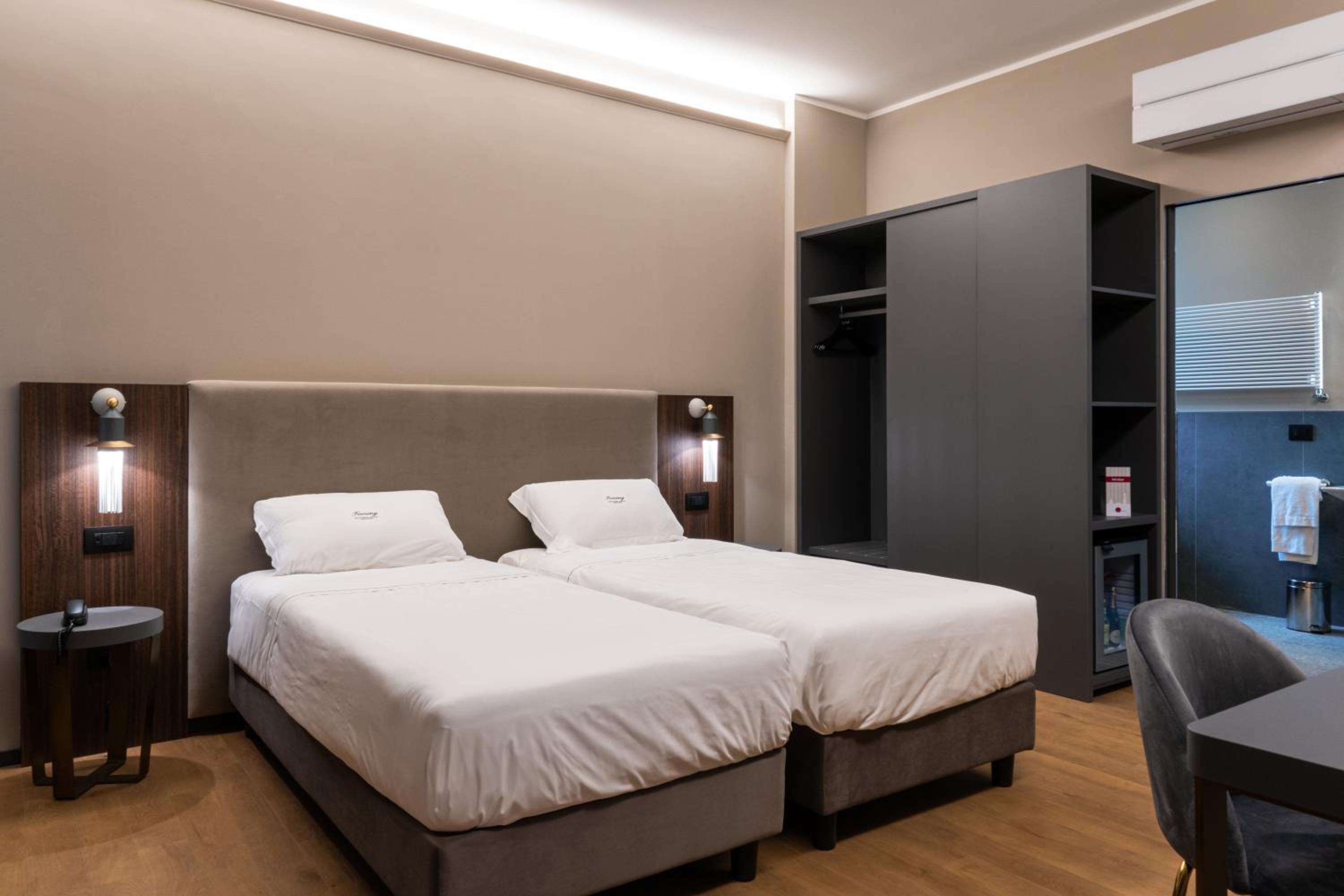 Room, Triple