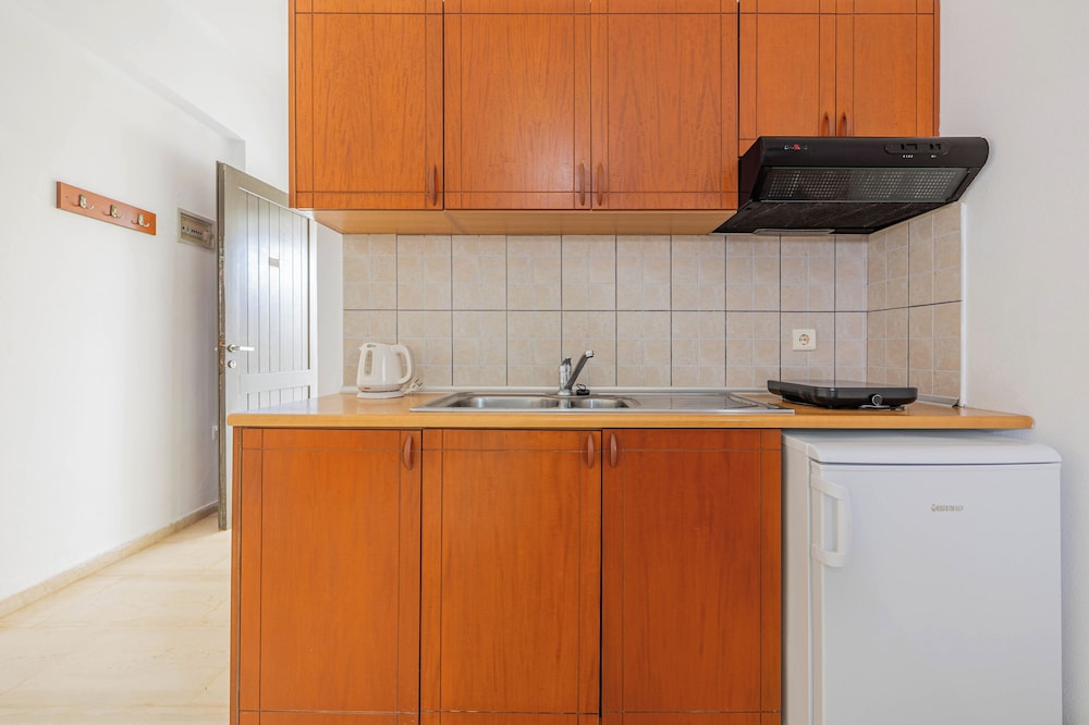 Niros Beach Apartments 8/58