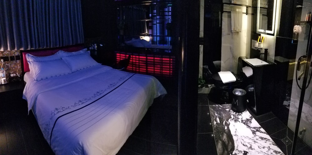 Star City Hotel 8/34