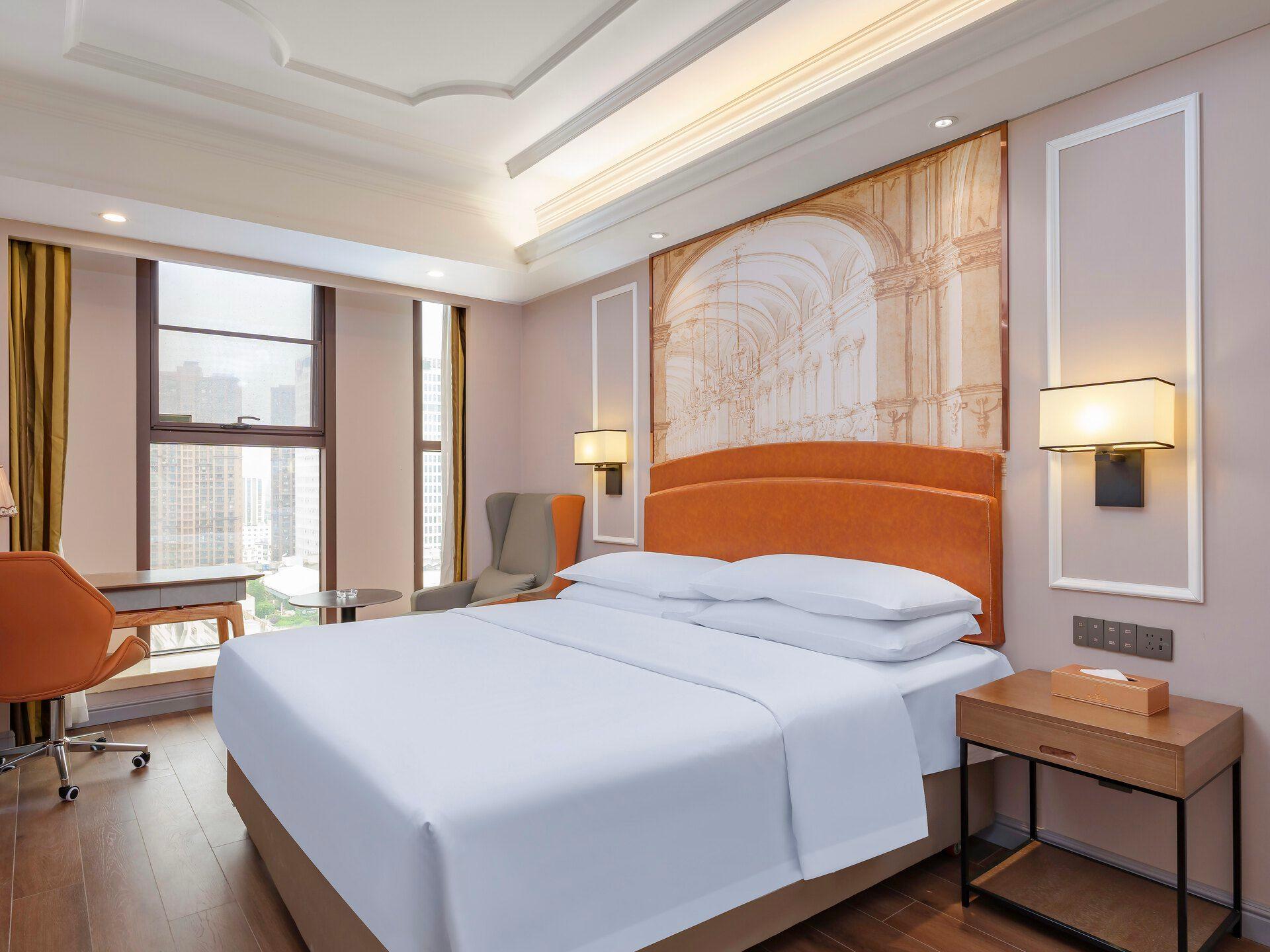 Vienna International Hotel Kunming (West Guangfu Road Station Branch) 24/48