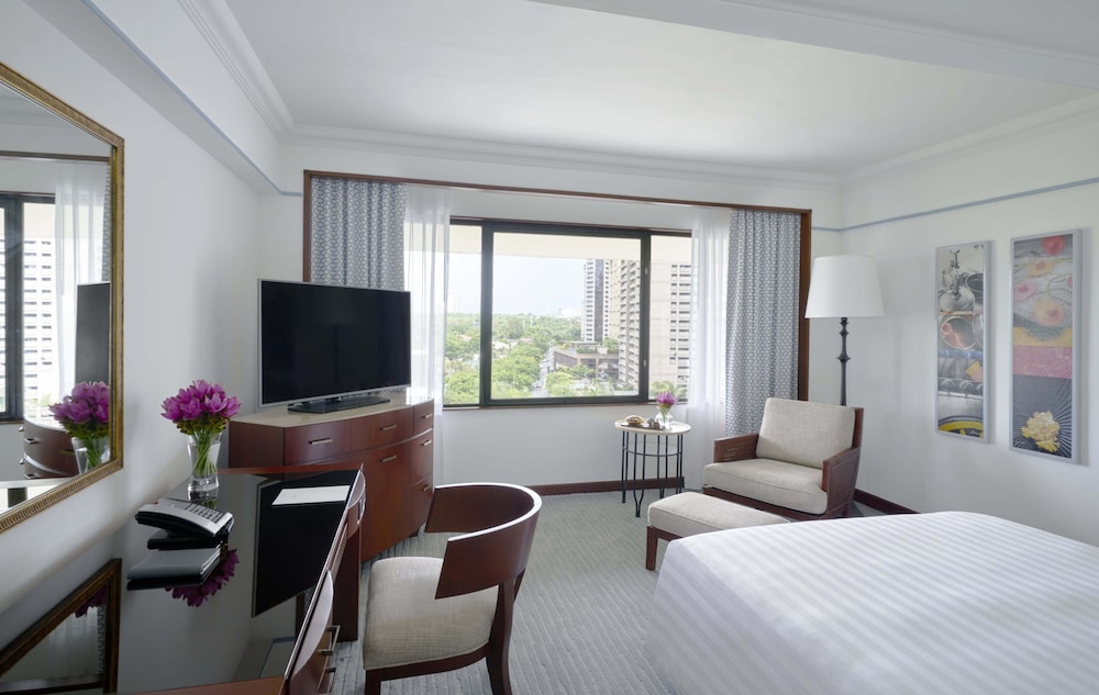 The Peninsula Manila 16/34