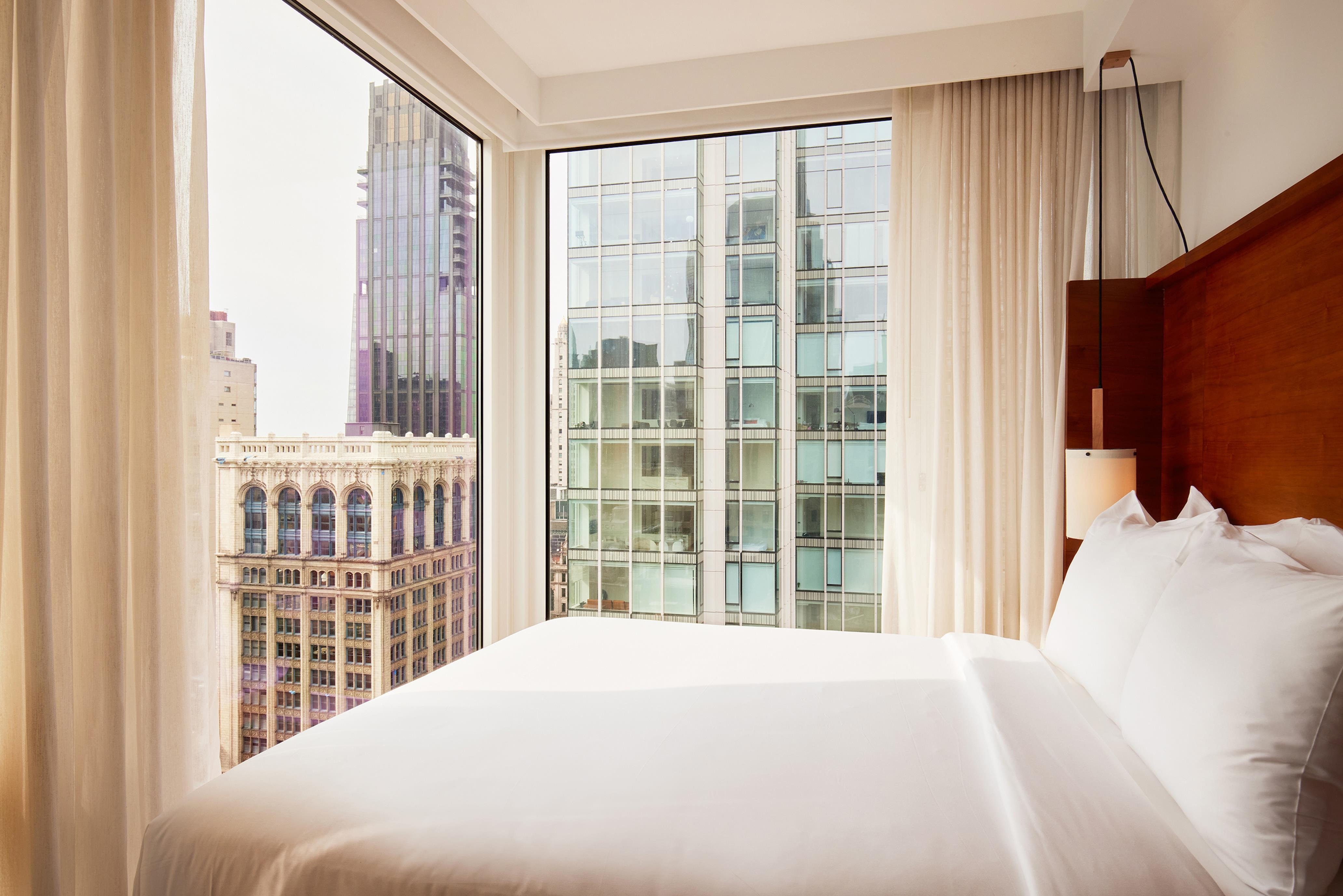 Room, Queen Bed, Sky View