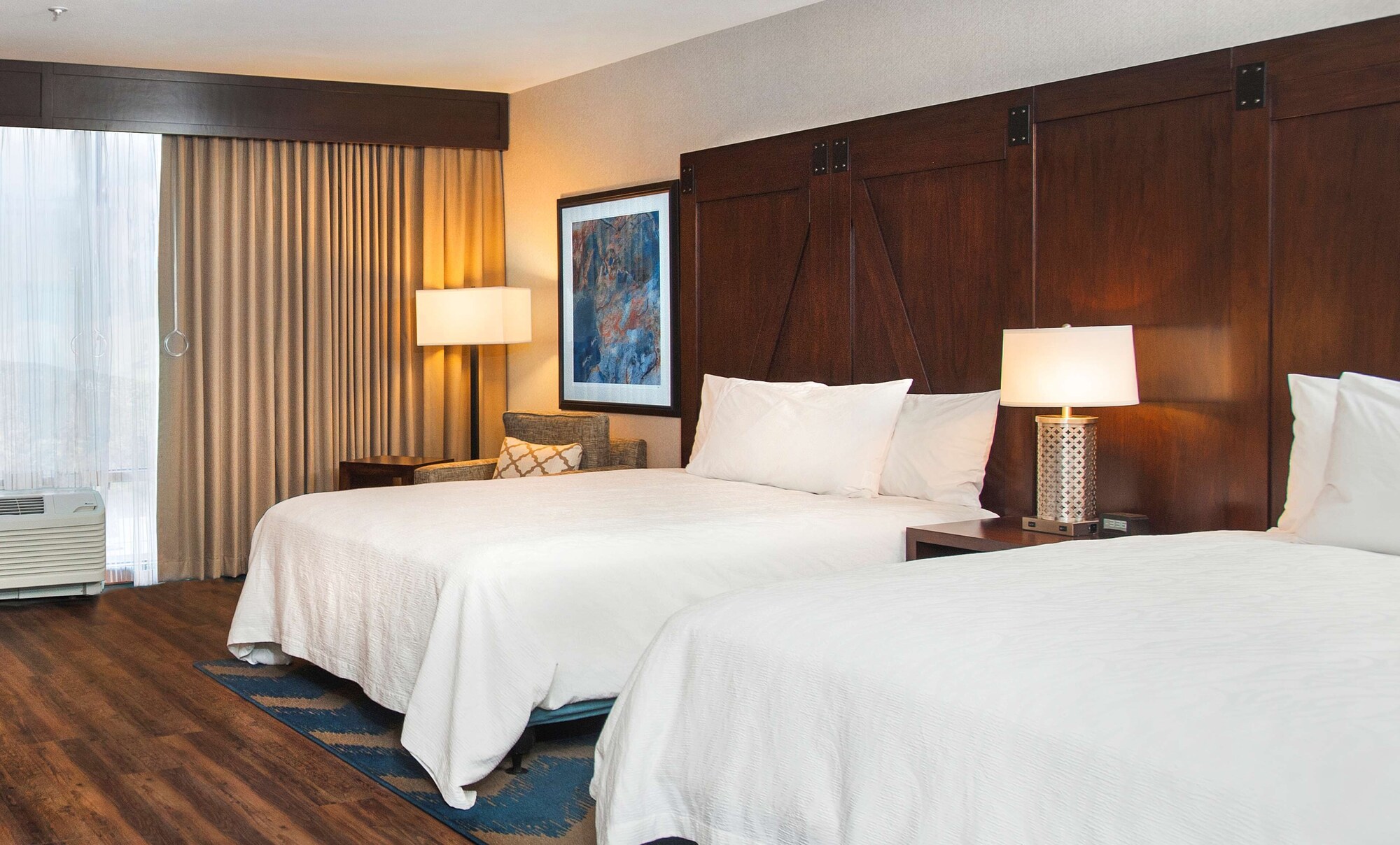 غرفة بسريرين كوين بحوض استحمام، Hilton Garden Inn Burbank Downtown 2/4