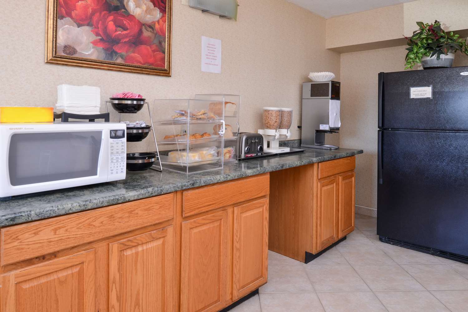 Americas Best Value Inn Pittsburgh Airport 11/36
