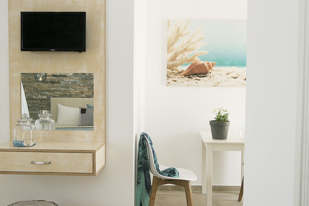Anatoli Luxury Studios & Suites 11/50