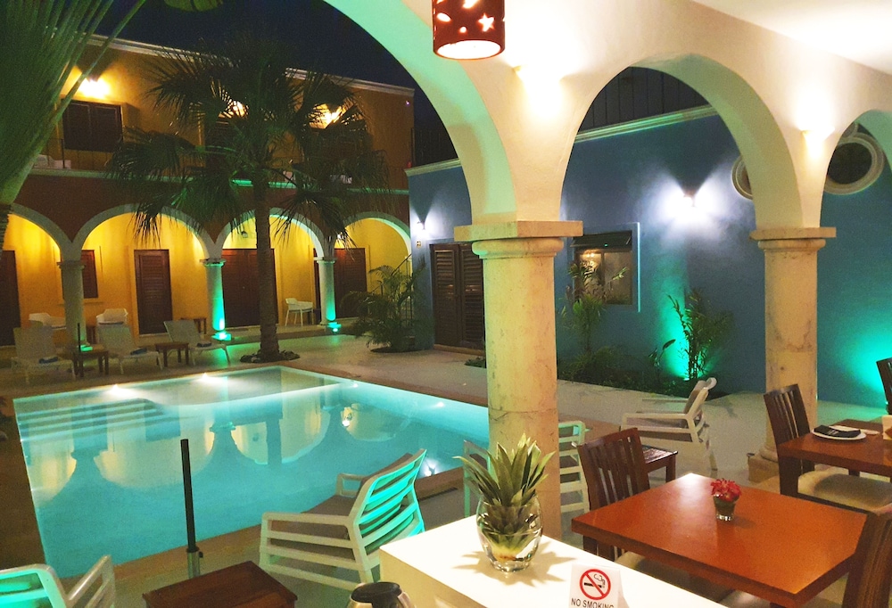 Hotel Merida Santiago 52/78