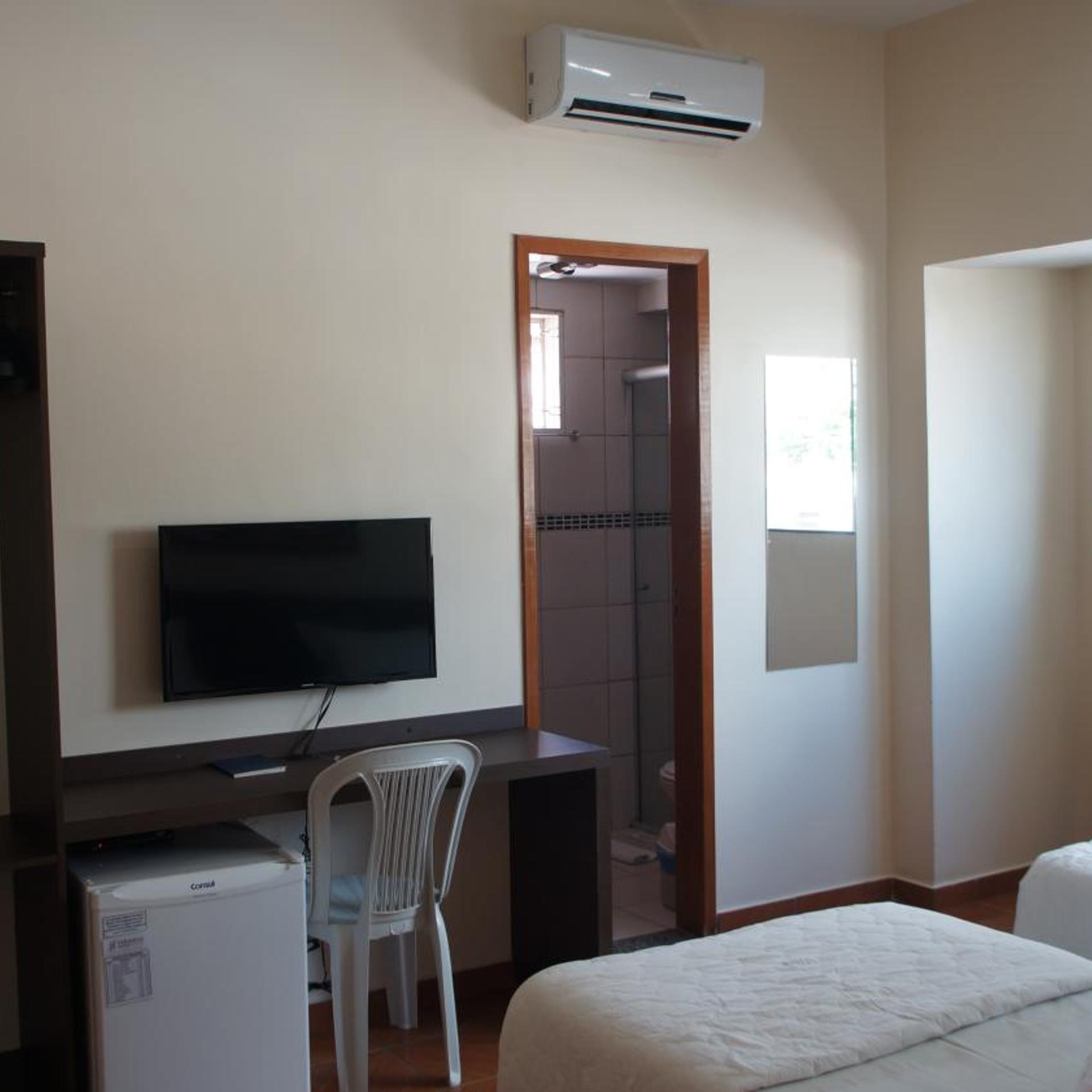 PINHEIROS HOTEL 51/57