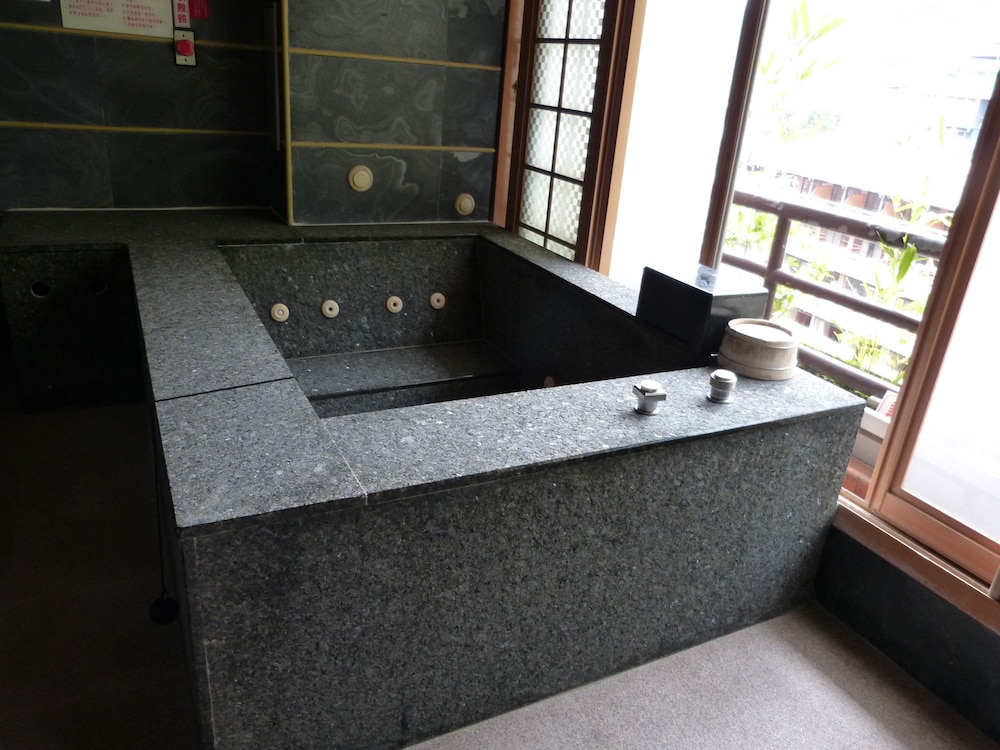Full Moon Spa 7/59