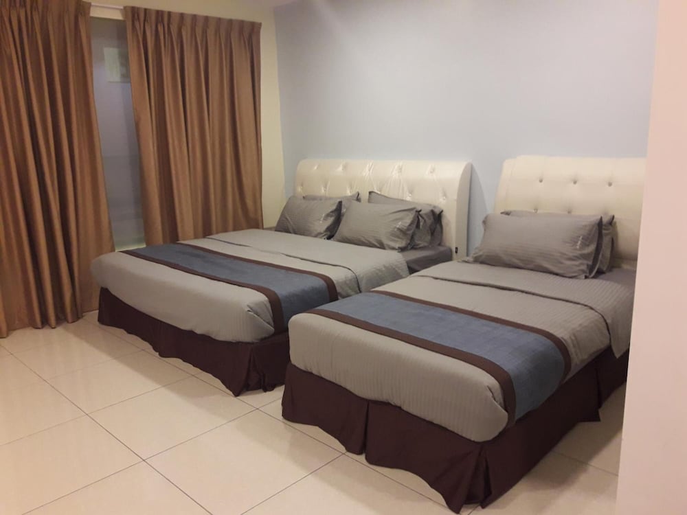De Benz Inn 8/33