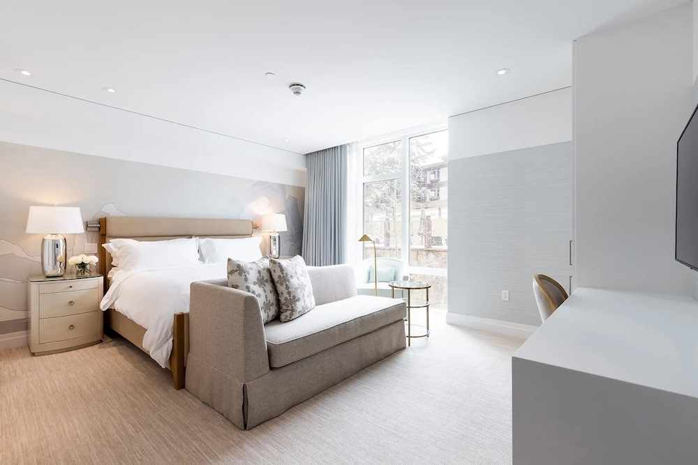 Gold, King Bed, Balcony