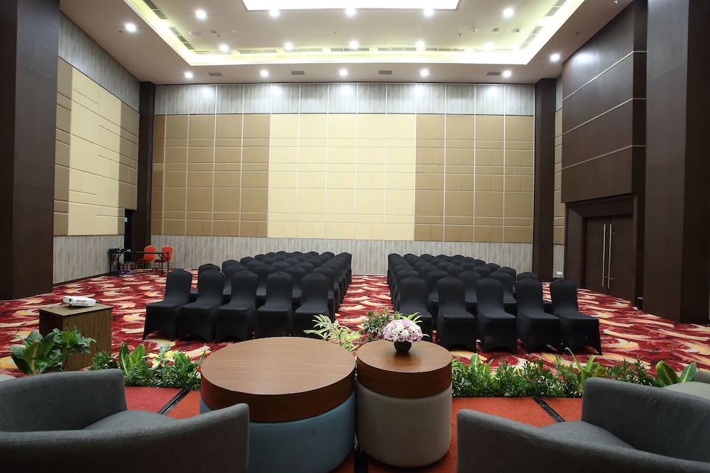 Bigland Sentul Hotel and Convention (ex Olympic Renotel Sentul) 31/50