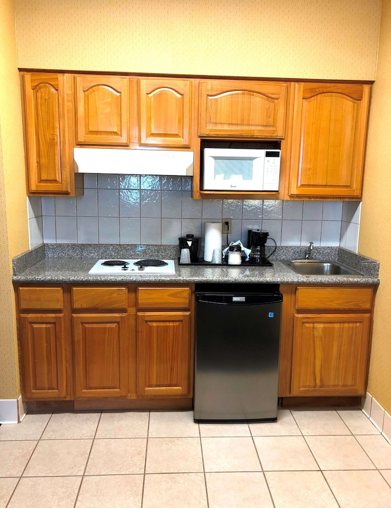 Country Inn & Suites by Radisson, San Jose International Airport, CA 3/30