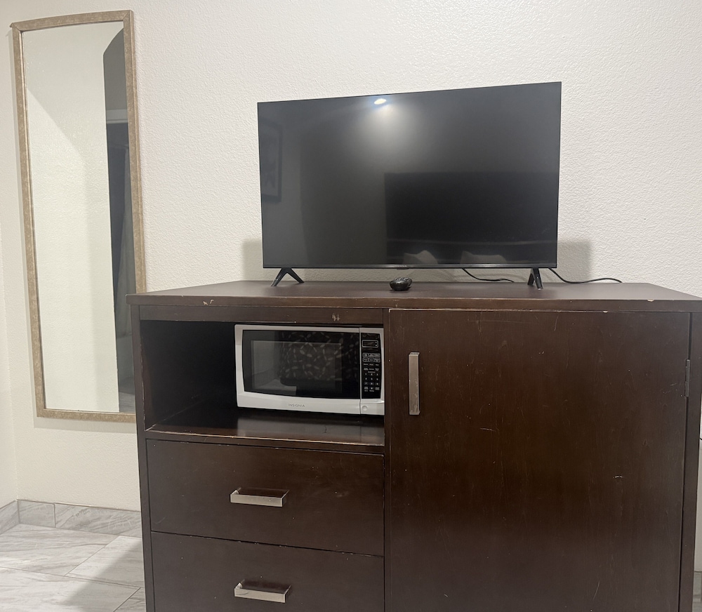 Regency Inn & Suites Baytown 49/62