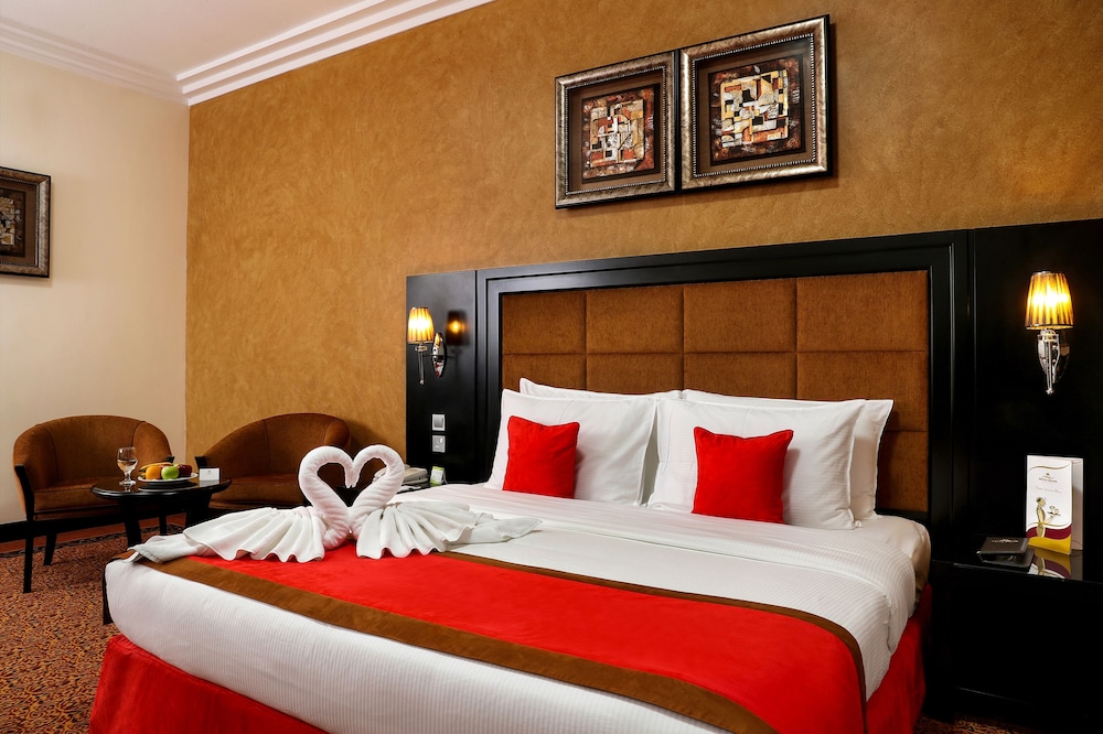 STANDARD, DOUBLE BED, CITY VIEW