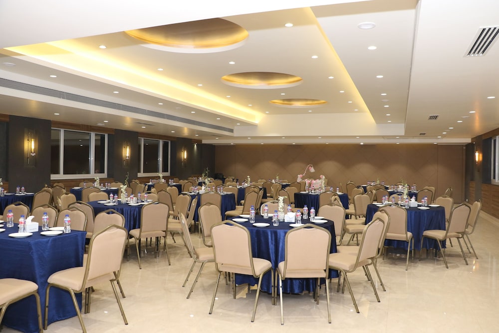Cosmique Clarks Inn Suites Goa 39/48