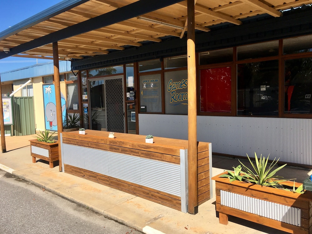 Victor Harbor Holiday & Cabin Park 7/46