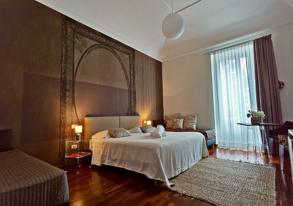 1 Bedroom, Deluxe, 4 Beds, City View, Private Bathroom