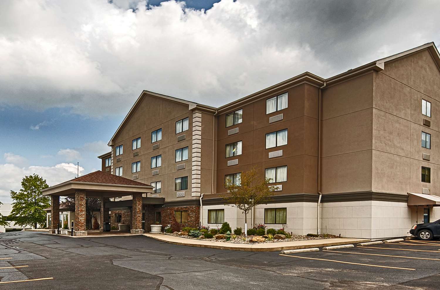 Comfort Inn and Suites Copley Akron 8/8