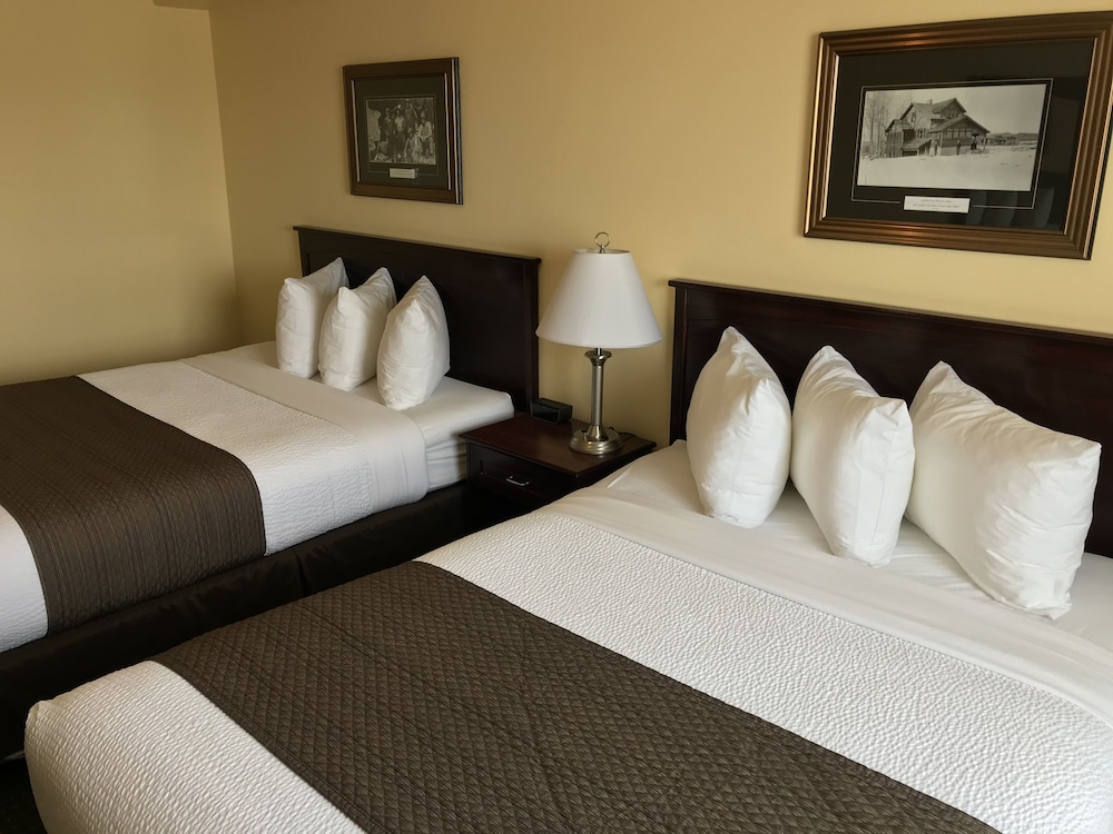 غرفة قياسية بسريرين كوين يُسمح فيها بالحيوانات الأليفة، Quality Inn & Suites Whitecourt 6/8