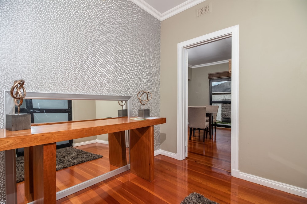 Cashmere Suites 8/50