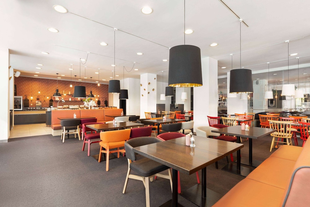 Vienna House Easy by Wyndham Airport Bucharest 48/68