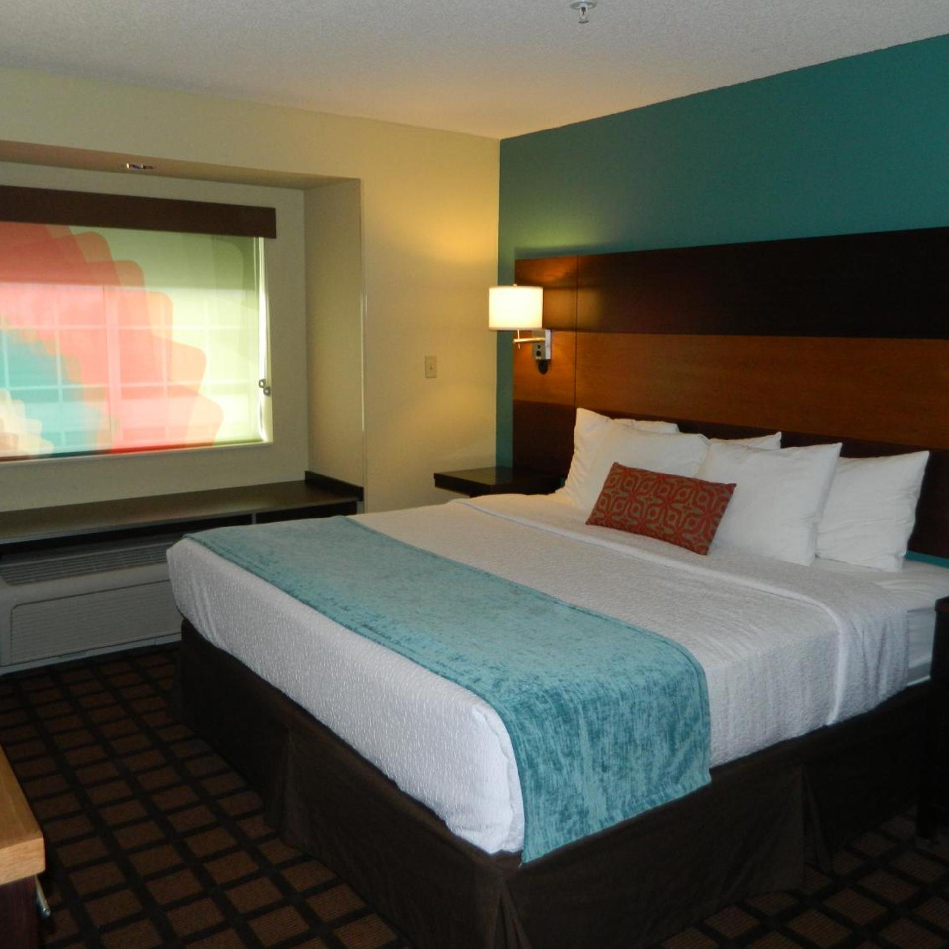 Suite, King Bed, Kitchenette