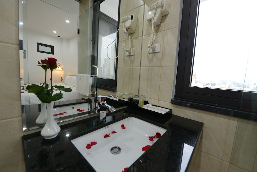 Blue Hanoi Inn City Hotel 49/50