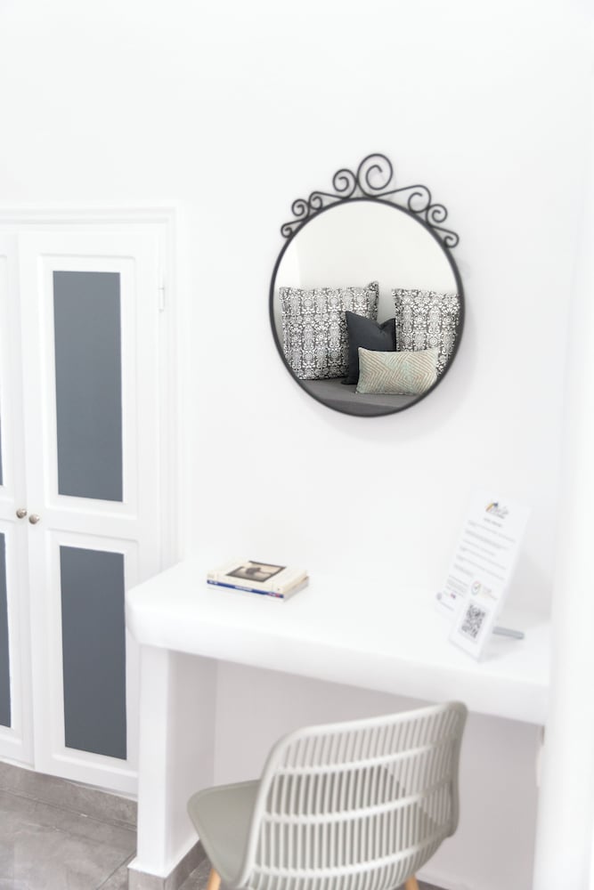 White Side Suites 4/50