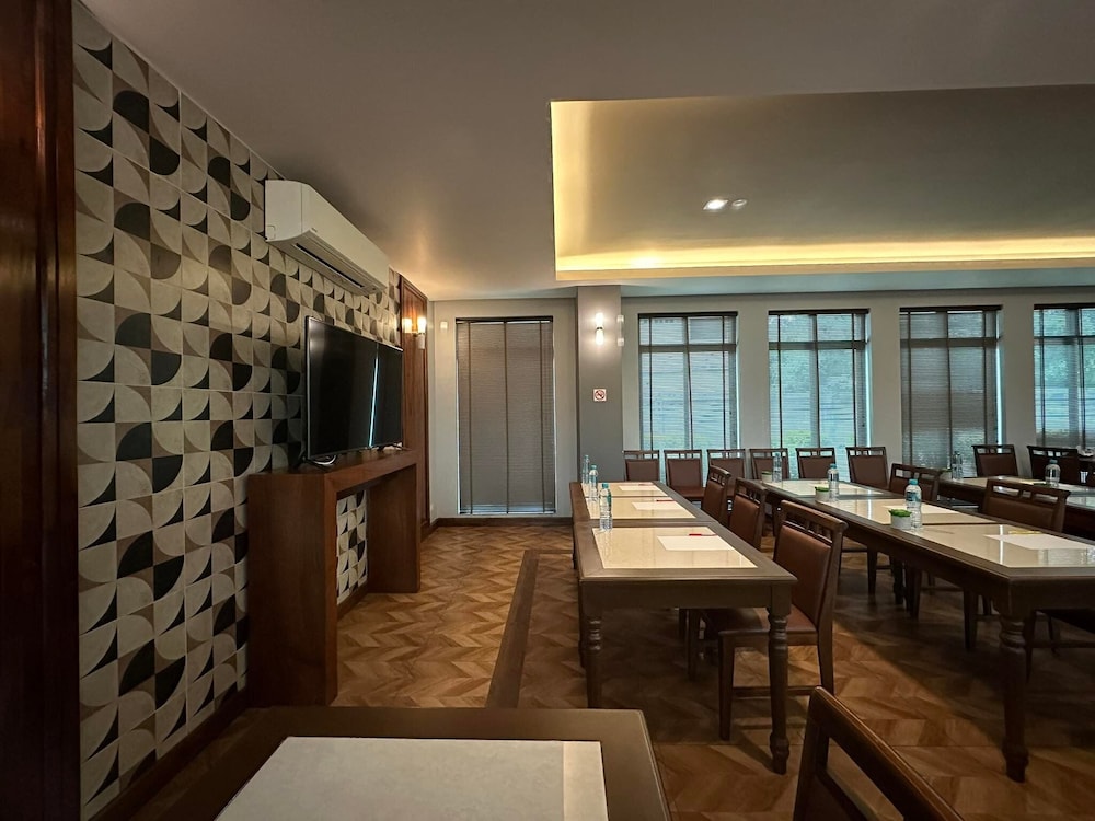 The Mangrove Hotel 37/51
