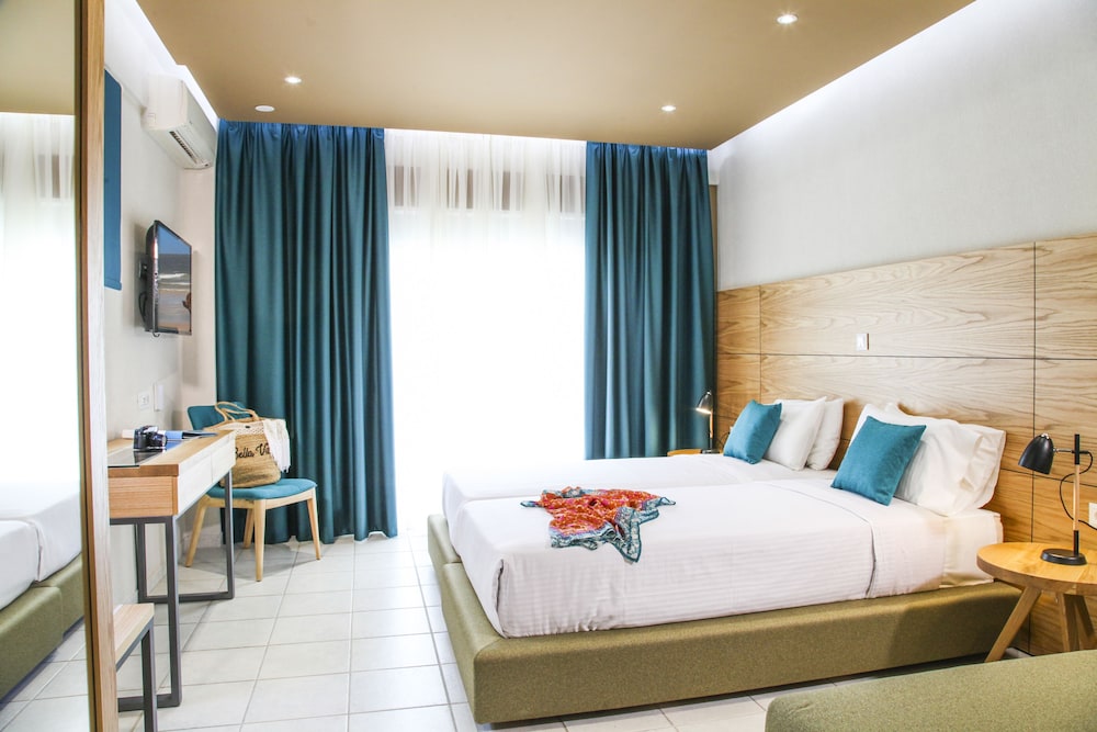 Royal Hotel and Suites 17/49
