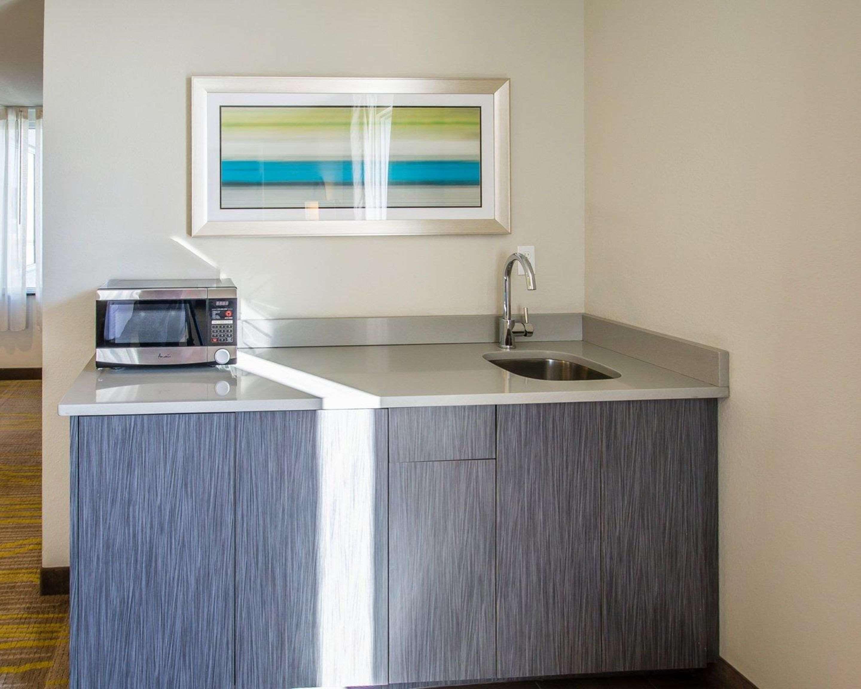 جناح، Comfort Suites Miami Airport North 7/7