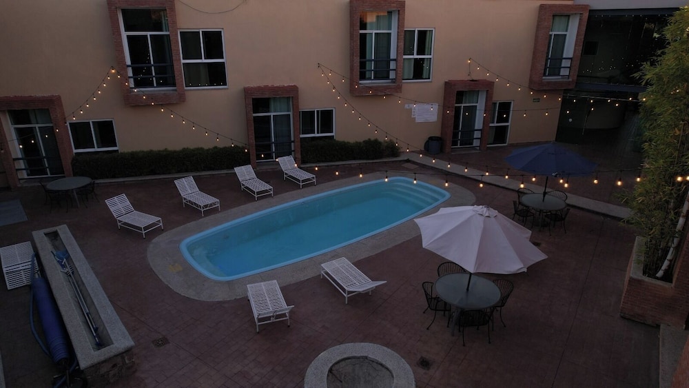 Valenciana Midway Inn 25/50