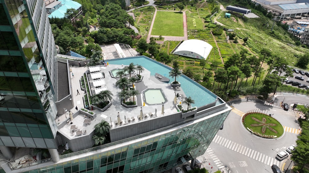 High1 Grand Hotel Convention Tower 9/64
