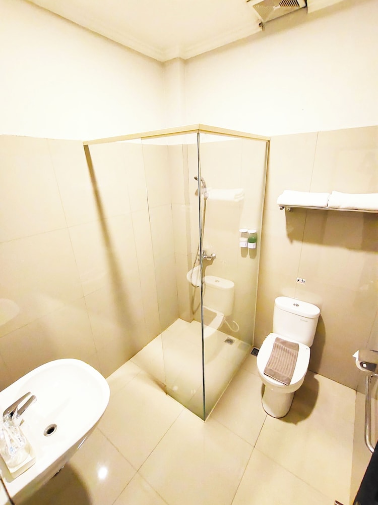 Royal Park Hotel Samarinda 49/51